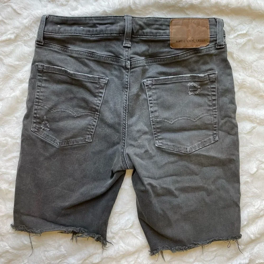 American Eagle Outfitter’s Gray Bermuda Short - Women’s 30‎